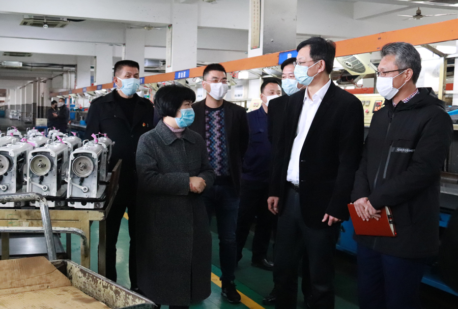 落实两手抓、两战赢，陈辉到网赌十大正规网址开展下企业 “三服务”